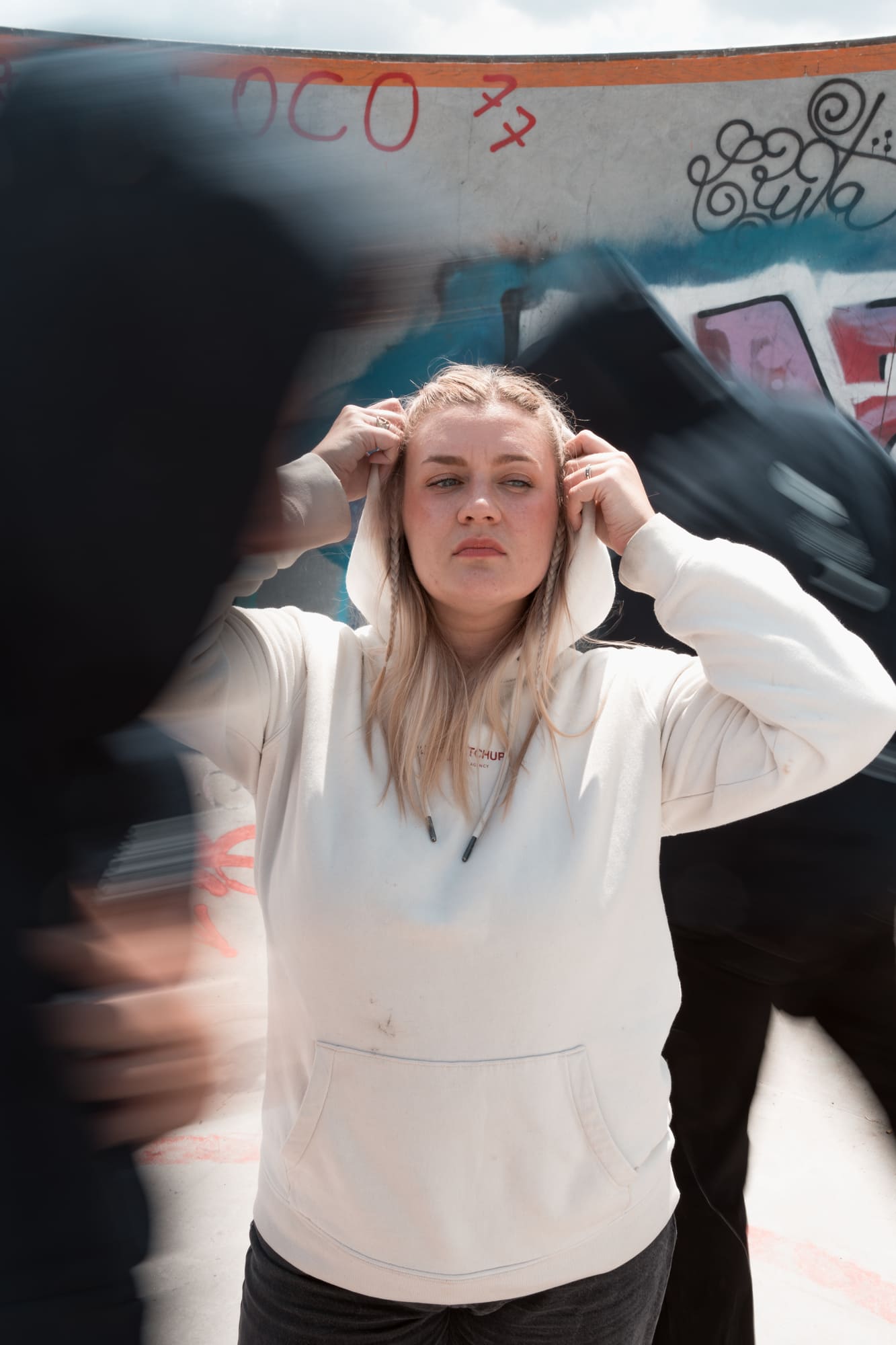 Photo d'Anne-Charlotte, notre community manager pour le shooting de notre nouveau site web