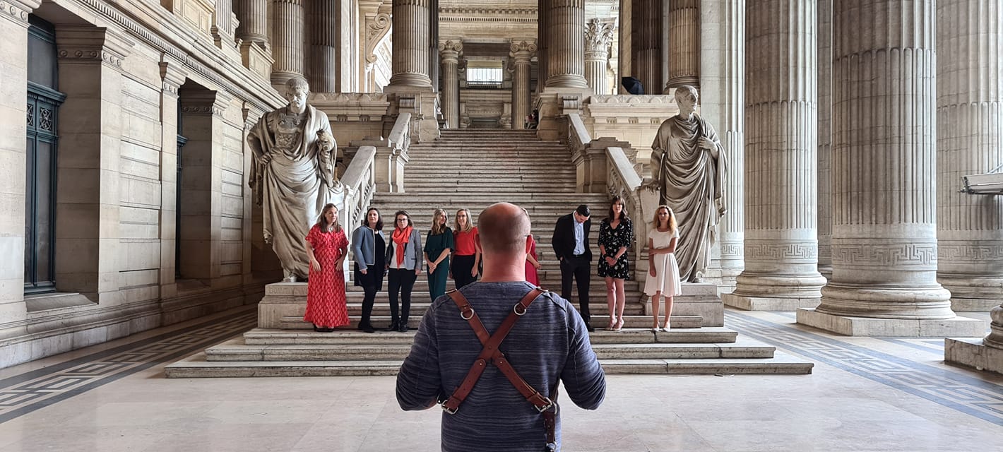 Shooting photo d'équipe pour notre client Praxislaw, cabinet d'avocat à Bruxelles