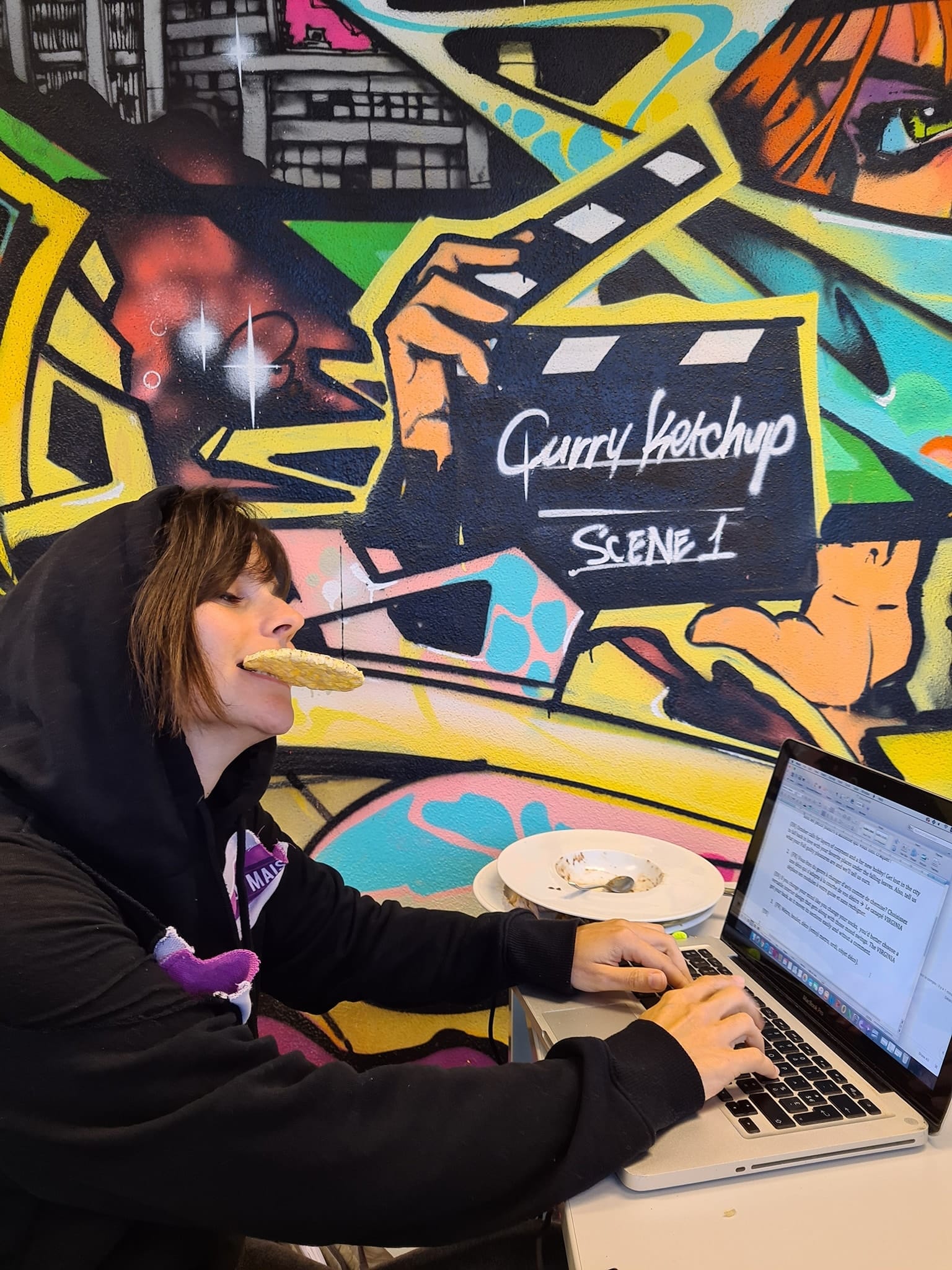 Sophie Messina au bureau de Curryketchup