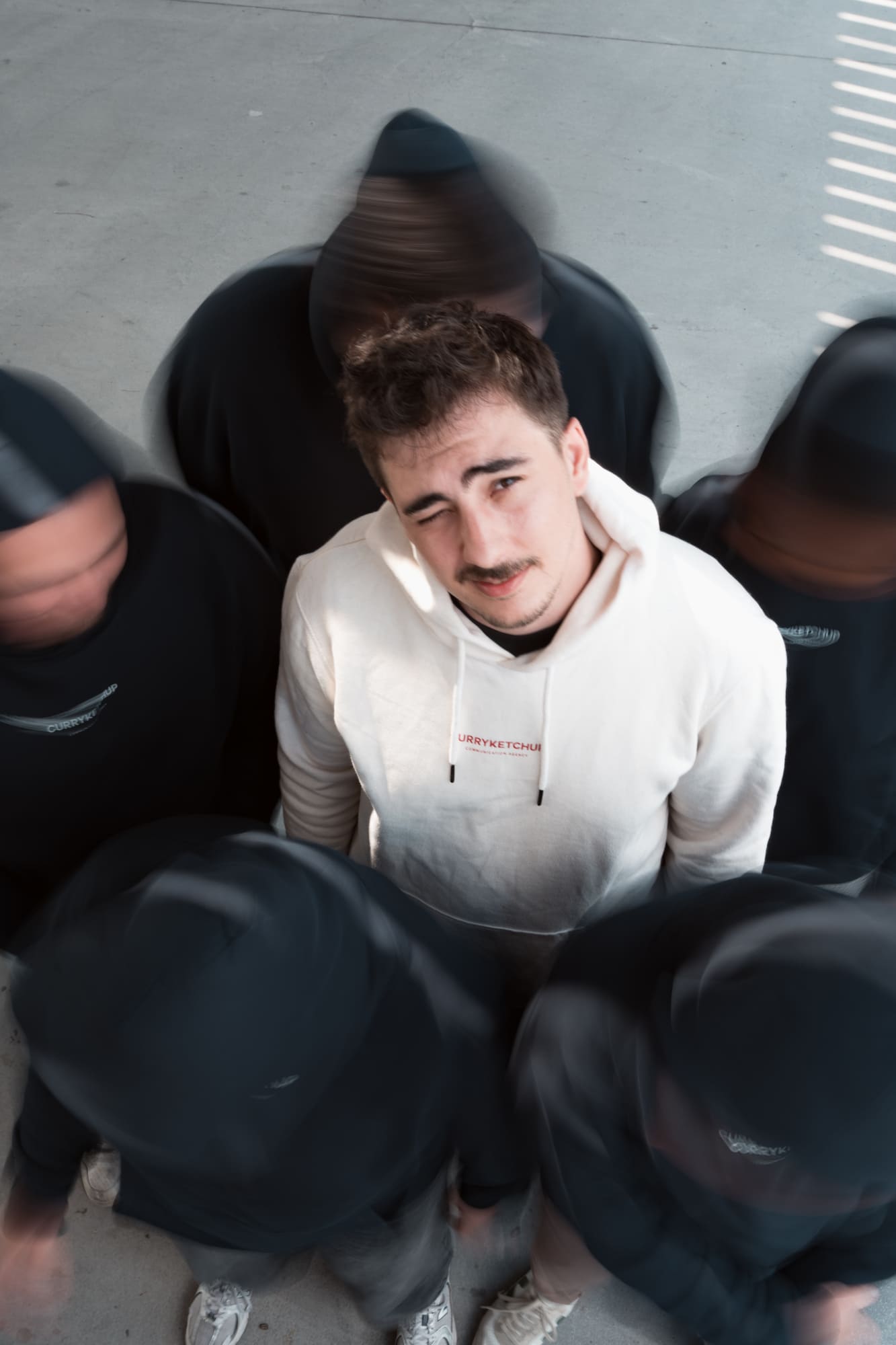 Photo de Timo, notre photographe, vidéaste, pour le shooting de notre nouveau site web Curryketchup